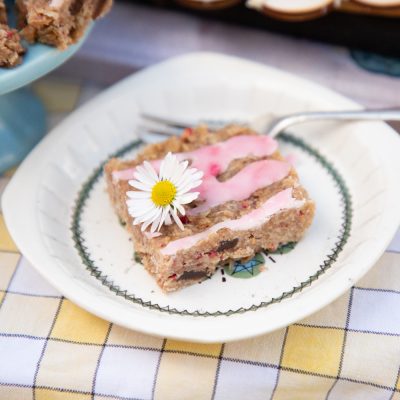 vegan oaty raspberry bar vegan oaty raspberry bar