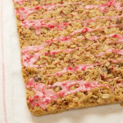 OAty Raspberry Bar uncut tray 3