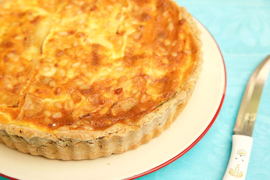 Early summer quiche without slice cut